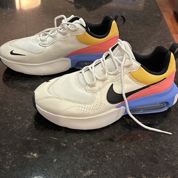 Womans Nike Air Max Verona Shoes - Picture 3 of 4